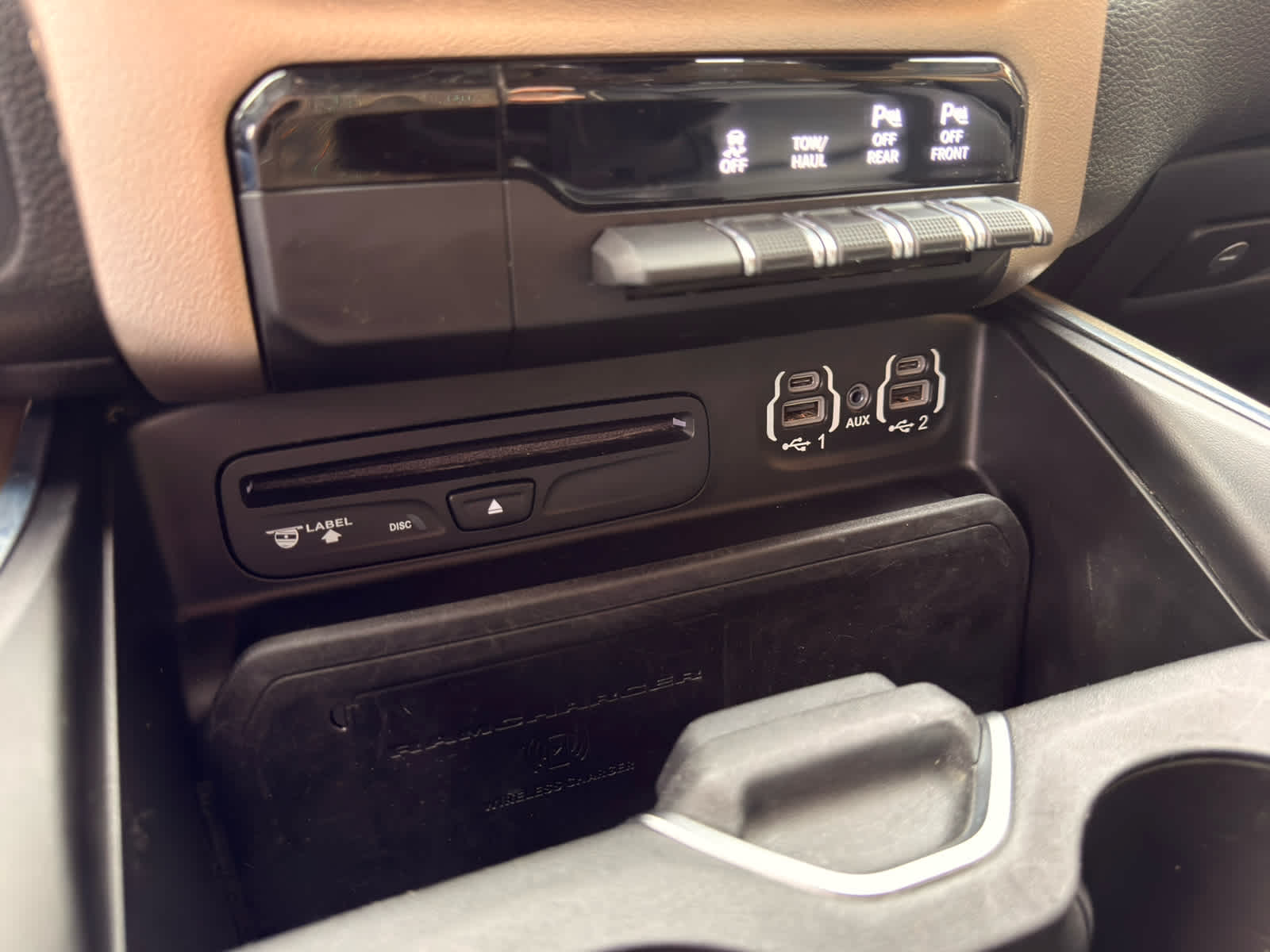 2019 RAM 1500 Laramie Crew Cab 4x4 5'7" Box