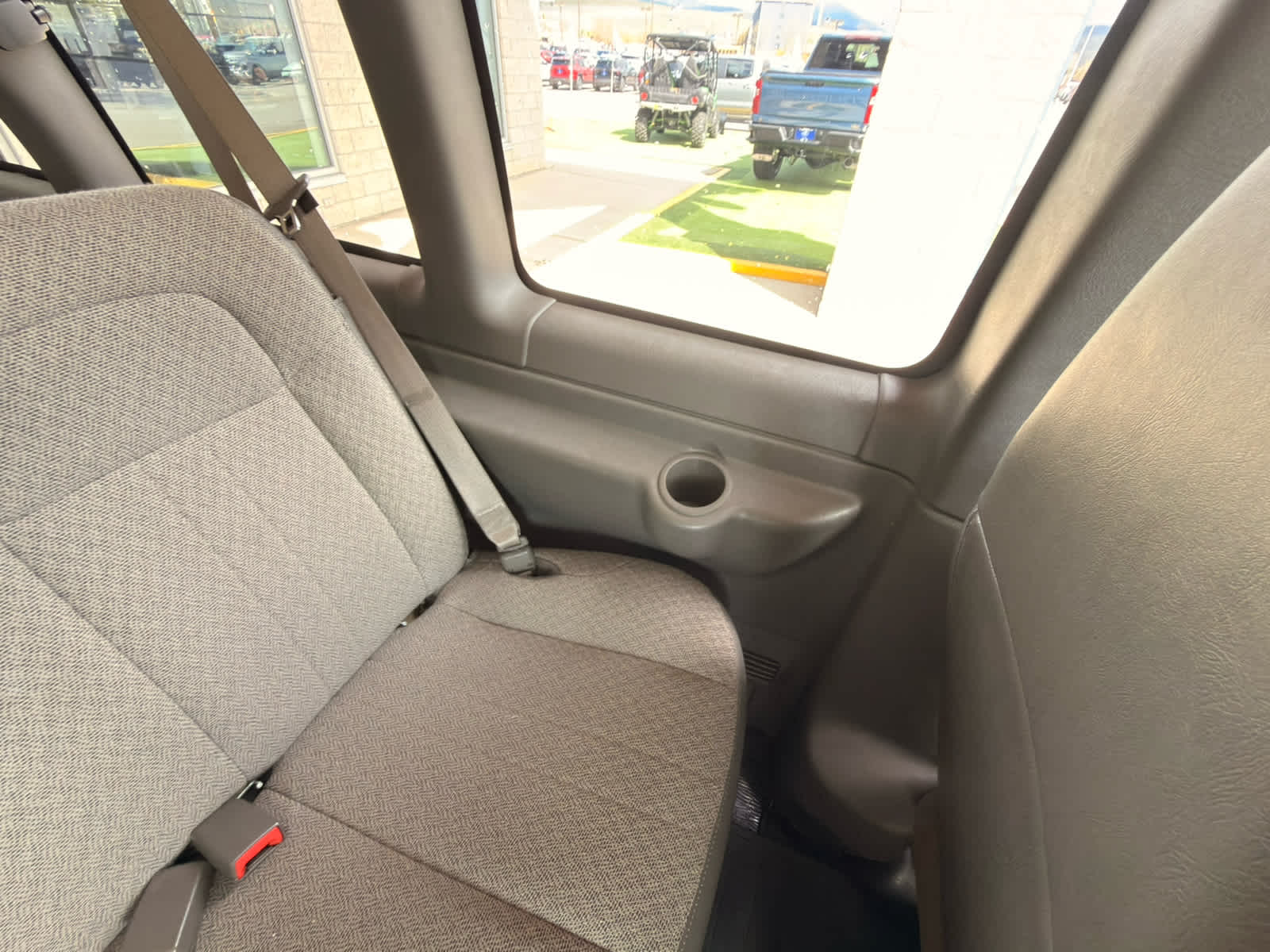2025 Chevrolet Express Passenger 1LT