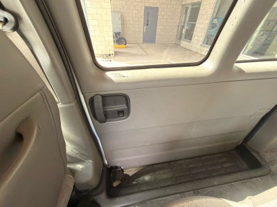 2025 Chevrolet Express Passenger 1LT