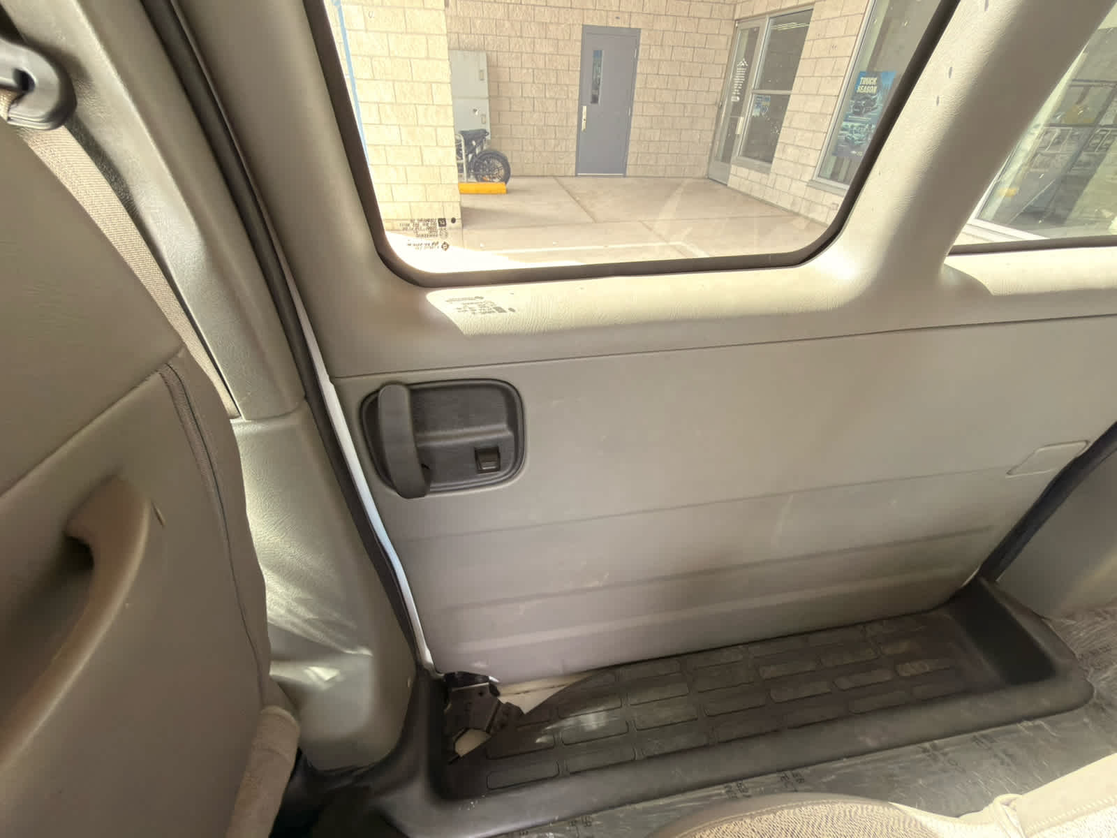 2025 Chevrolet Express Passenger 1LT