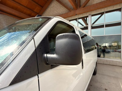 2025 Chevrolet Express Passenger 1LT