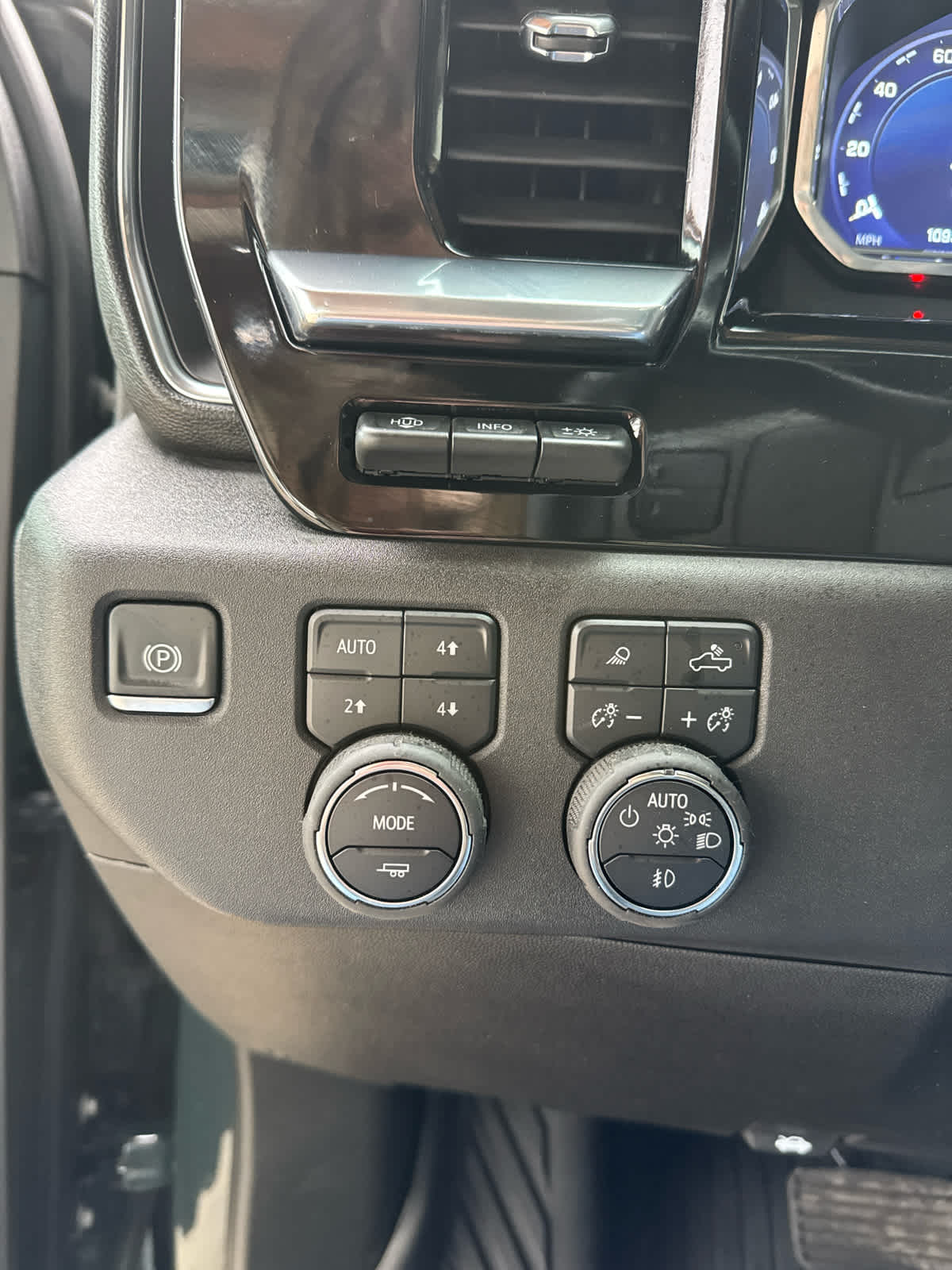 2025 Chevrolet Silverado 3500 HD LTZ