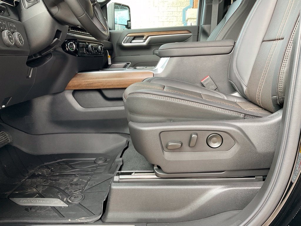 2026 Chevrolet Silverado 3500 HD High Country DRW