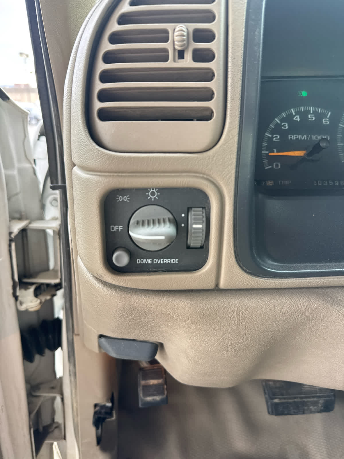 1999 Chevrolet Silverado 2500 HD HD Reg Cab 131.5" WB 4WD C6P