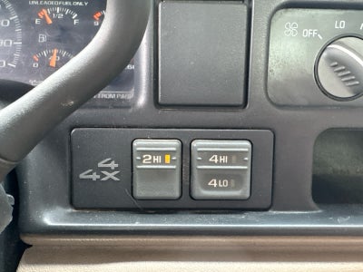 1999 Chevrolet Silverado 2500 HD HD Reg Cab 131.5" WB 4WD C6P