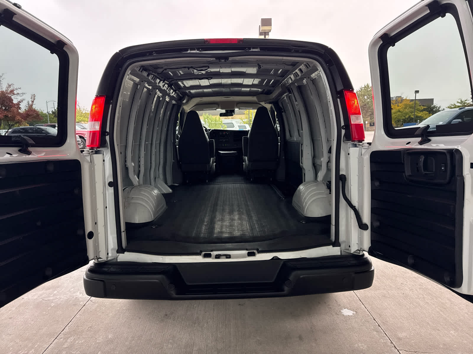 2024 Chevrolet Express Cargo 2500 WT