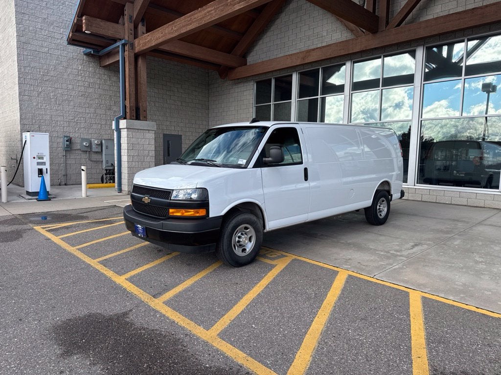 2025 Chevrolet Express Cargo WT