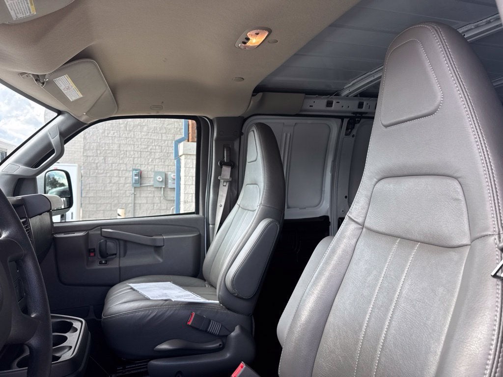 2025 Chevrolet Express Cargo WT