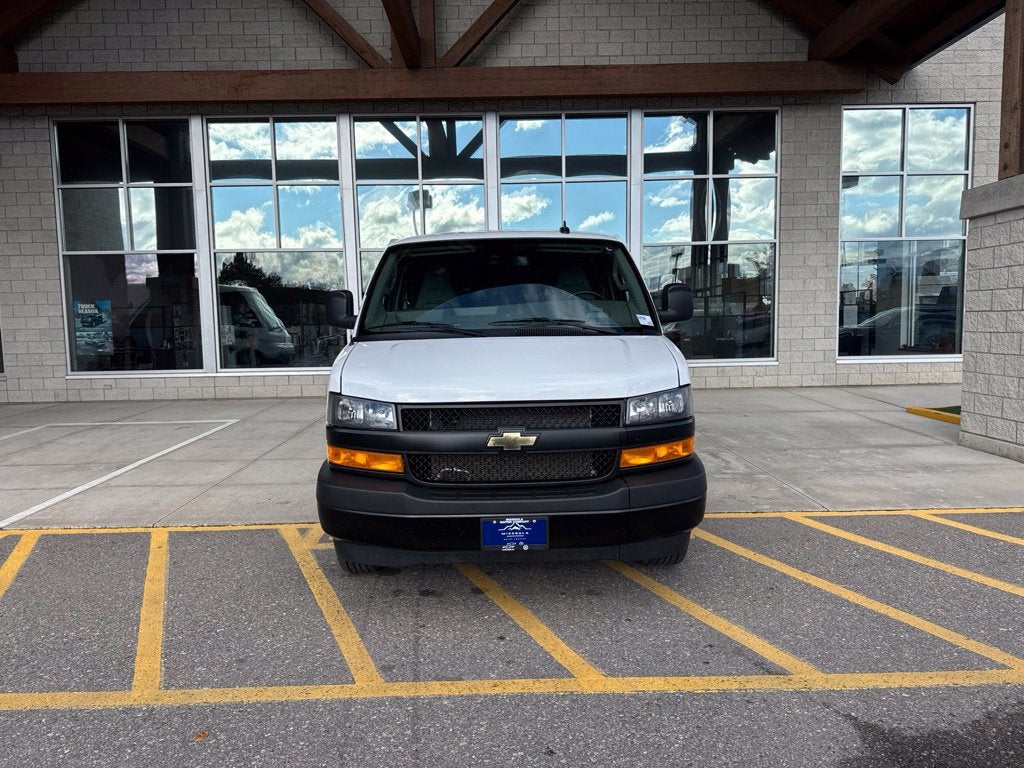 2025 Chevrolet Express Cargo WT