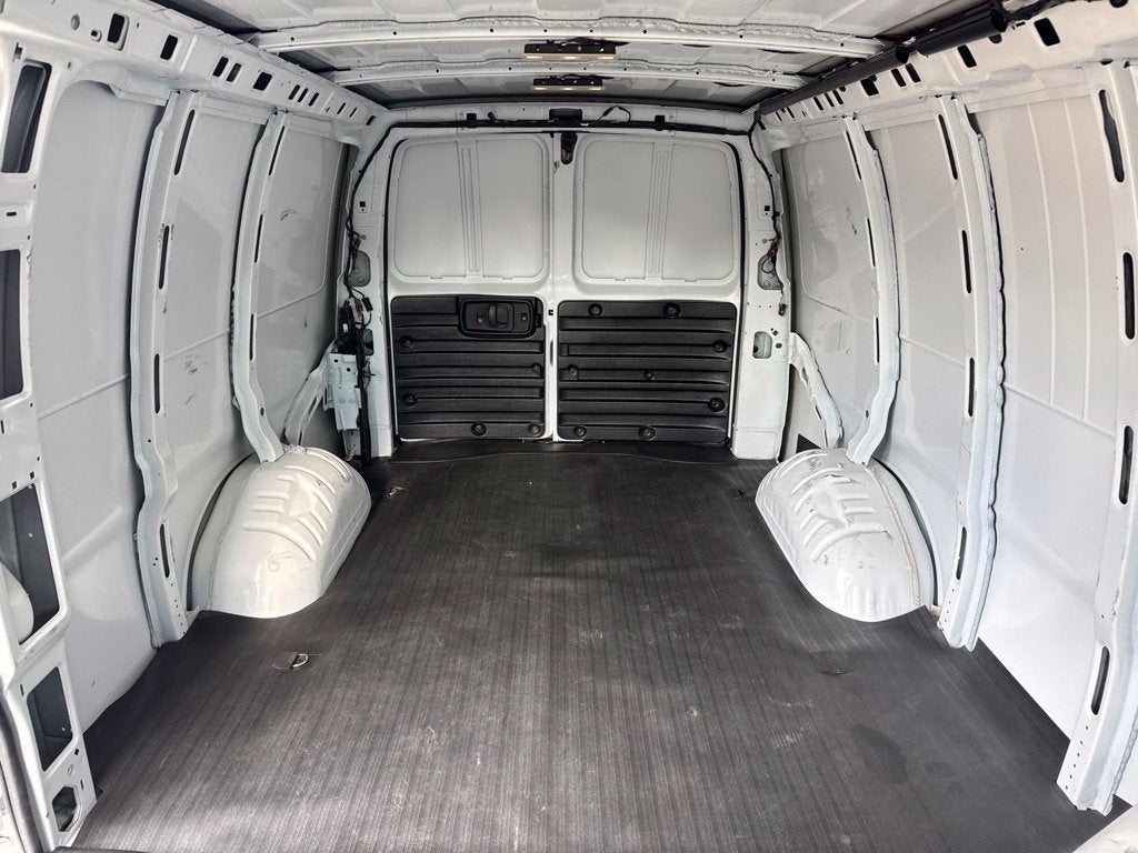 2025 Chevrolet Express Cargo WT
