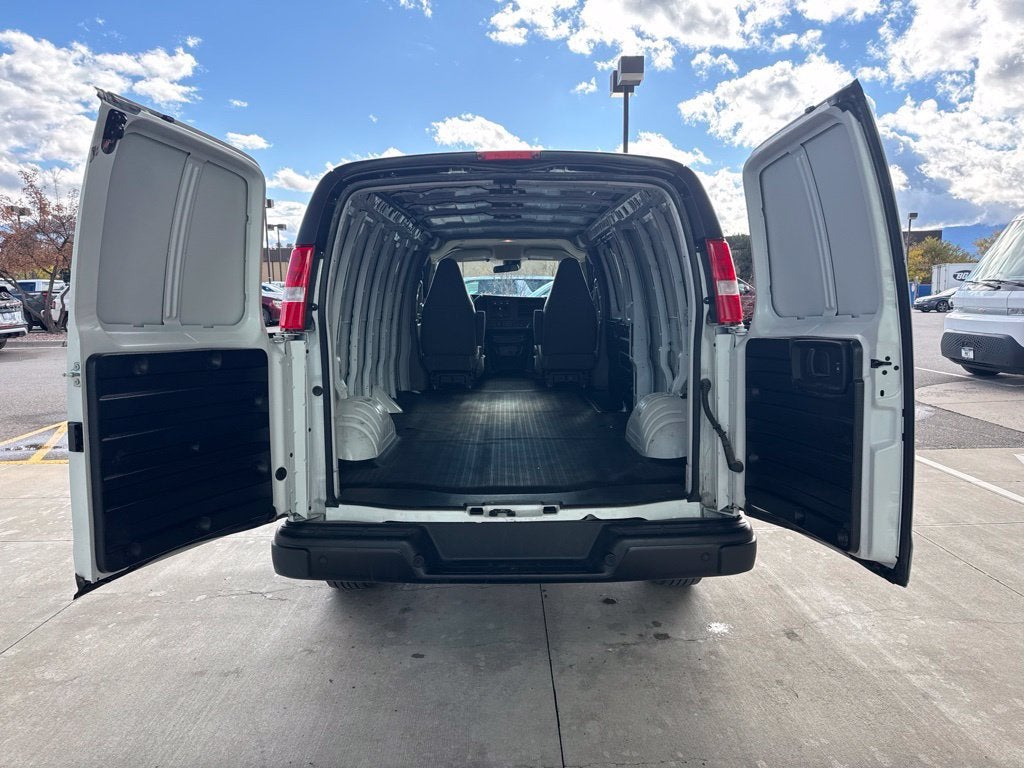 2025 Chevrolet Express Cargo WT