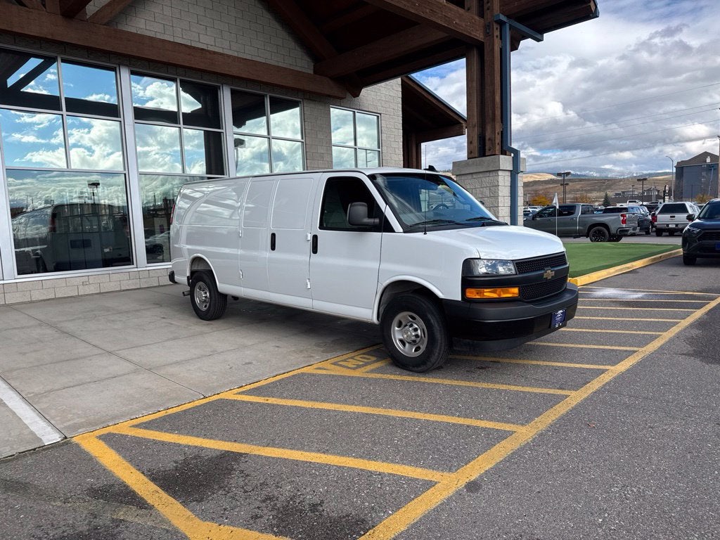 2025 Chevrolet Express Cargo WT