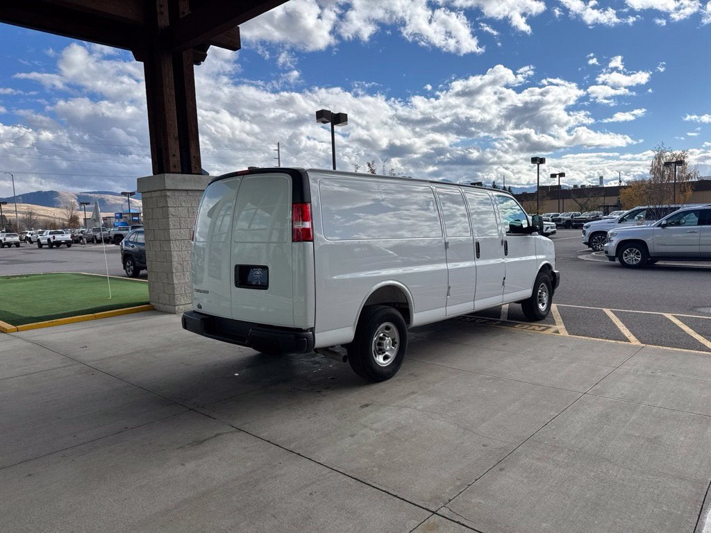 2025 Chevrolet Express Cargo WT