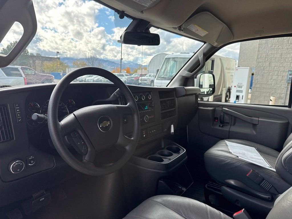 2025 Chevrolet Express Cargo WT