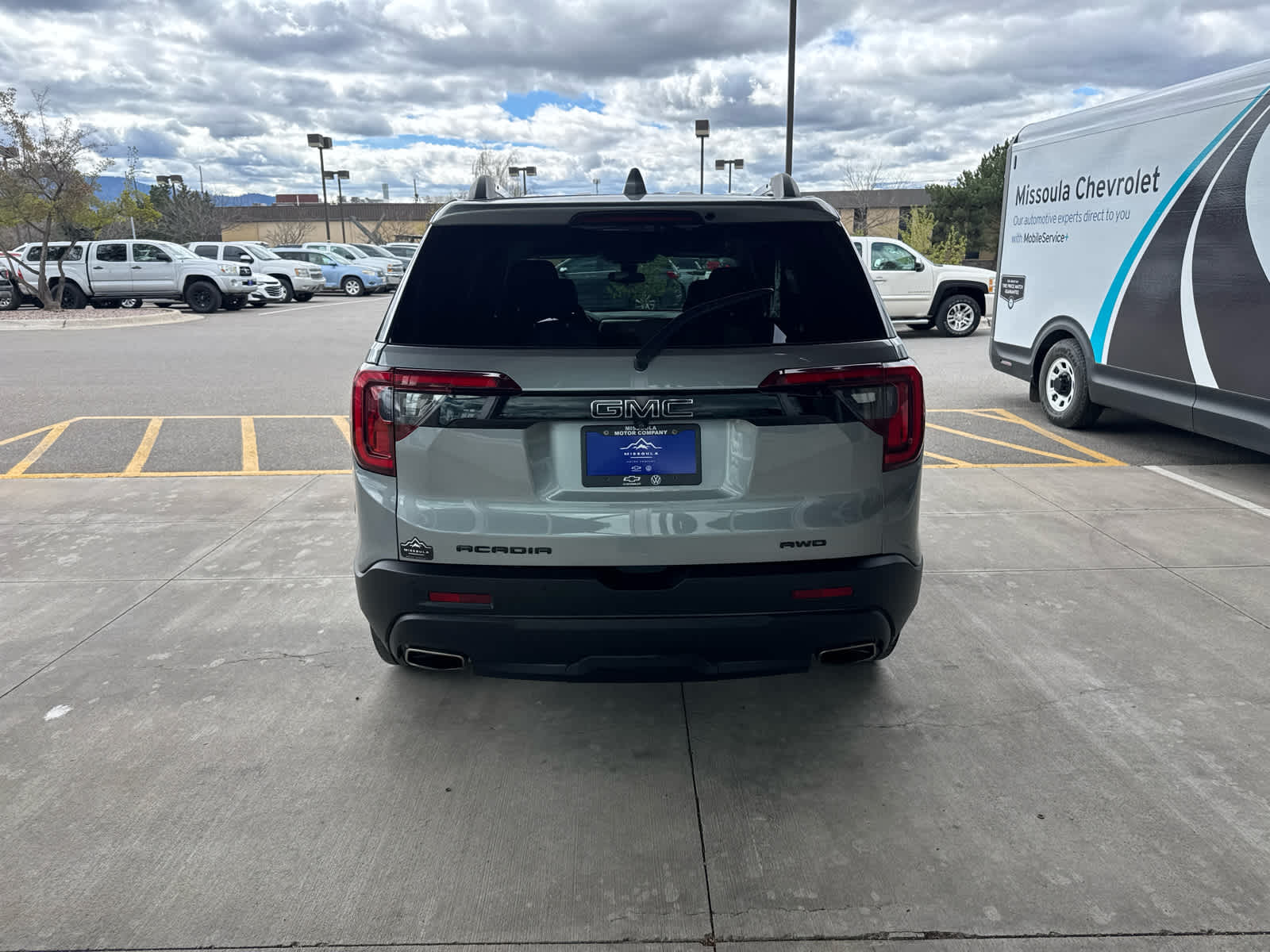 2023 GMC Acadia SLE