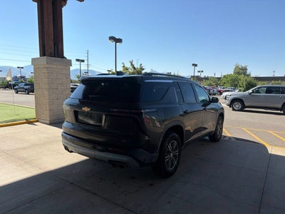 2024 Chevrolet Traverse LT