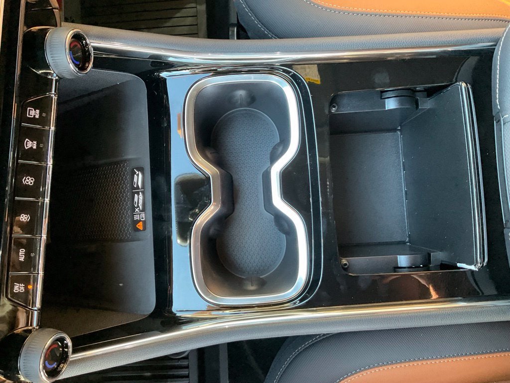 2027 Chevrolet Traverse Z71 - Photo 18