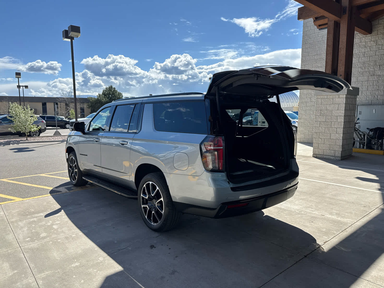 2024 Chevrolet Suburban RST