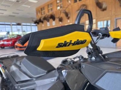 2025 SKIDOO SNOWMOBILE Base