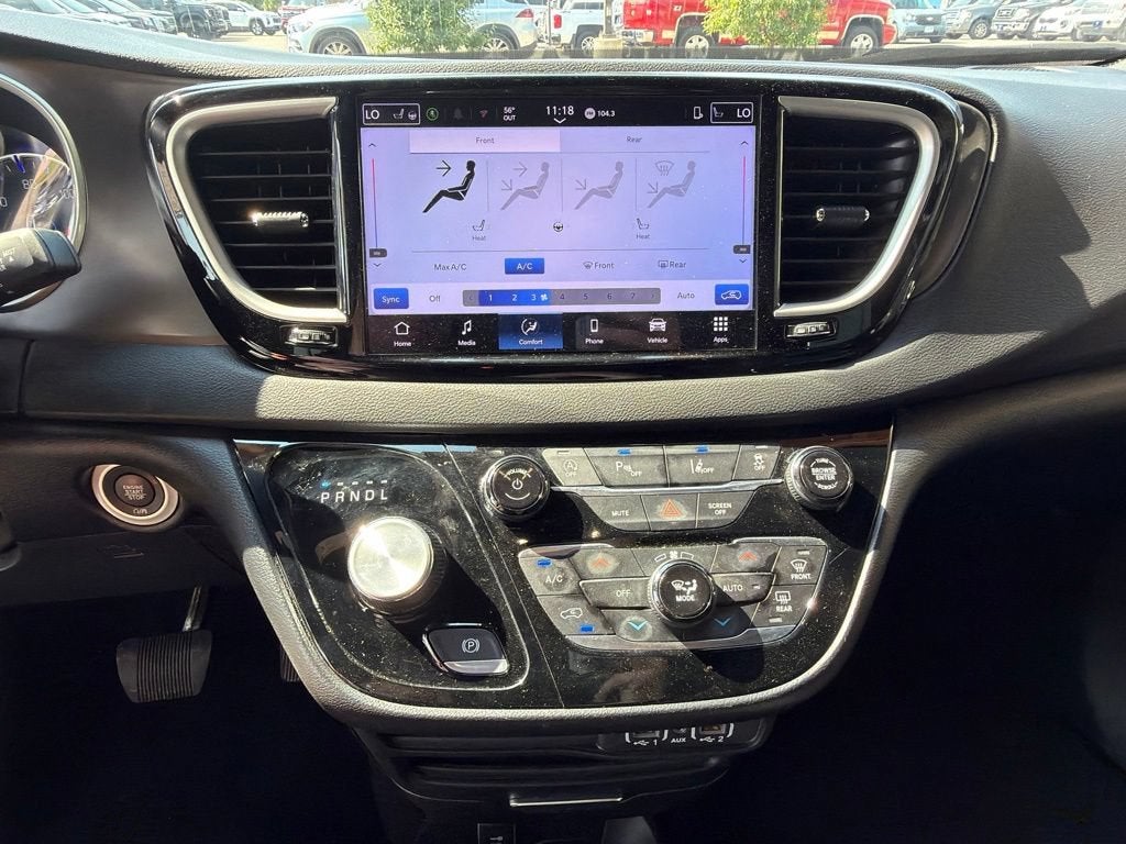 2025 Chrysler Pacifica Select