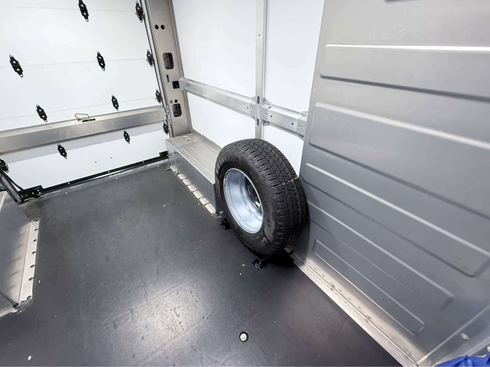 2025 Chevrolet BrightDrop 400 AWD 400