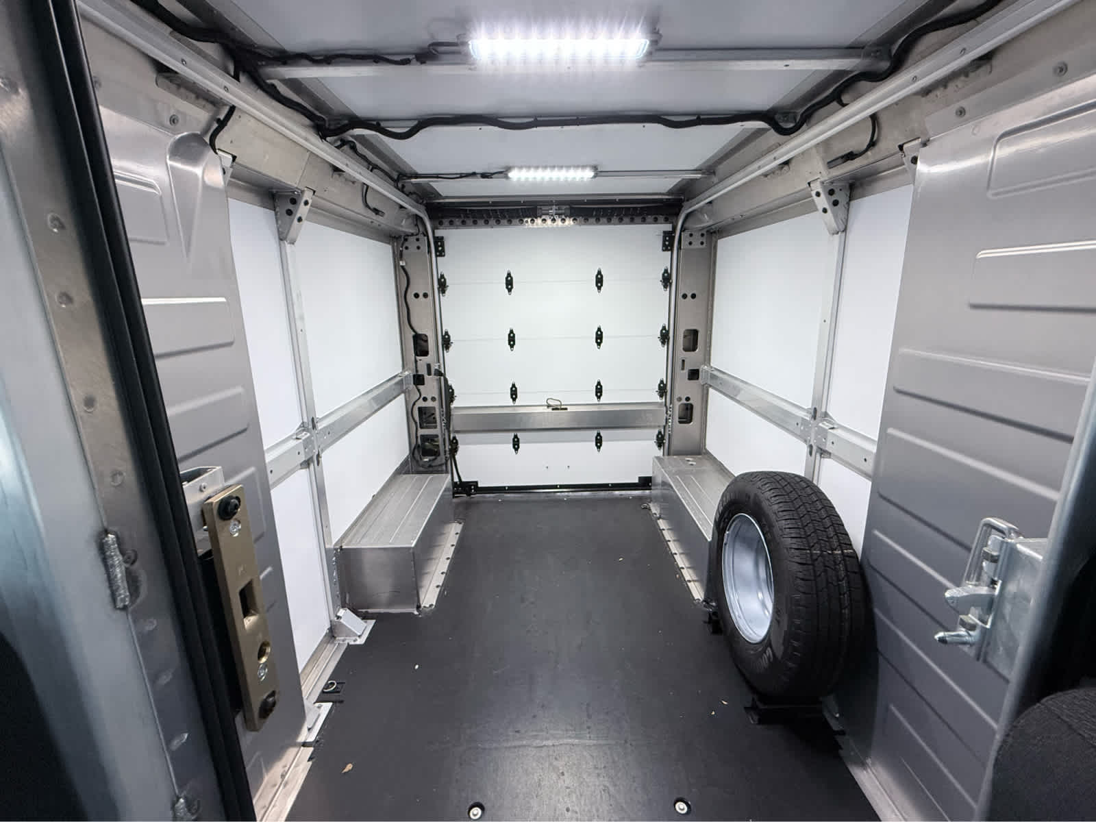 2025 Chevrolet BrightDrop 400 AWD 400