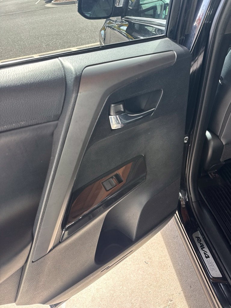 2016 Toyota RAV4 SE