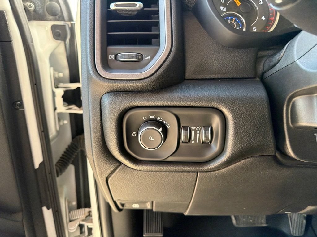 2019 RAM 3500 Tradesman Crew Cab 4x4 6'4" Box