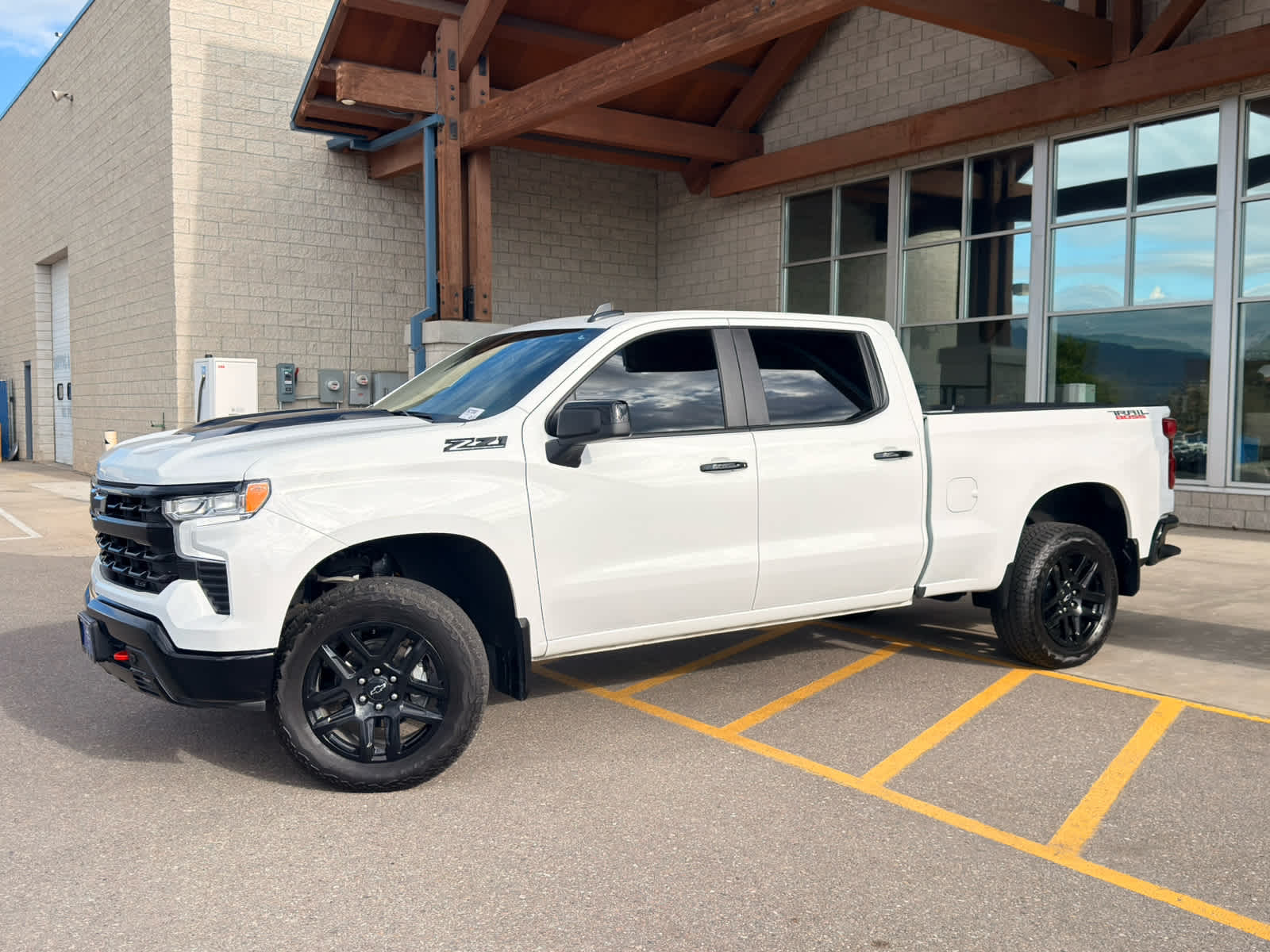 2025 Chevrolet Silverado 1500 LT Trail Boss 4X4 Crew Cab Short Box's photo