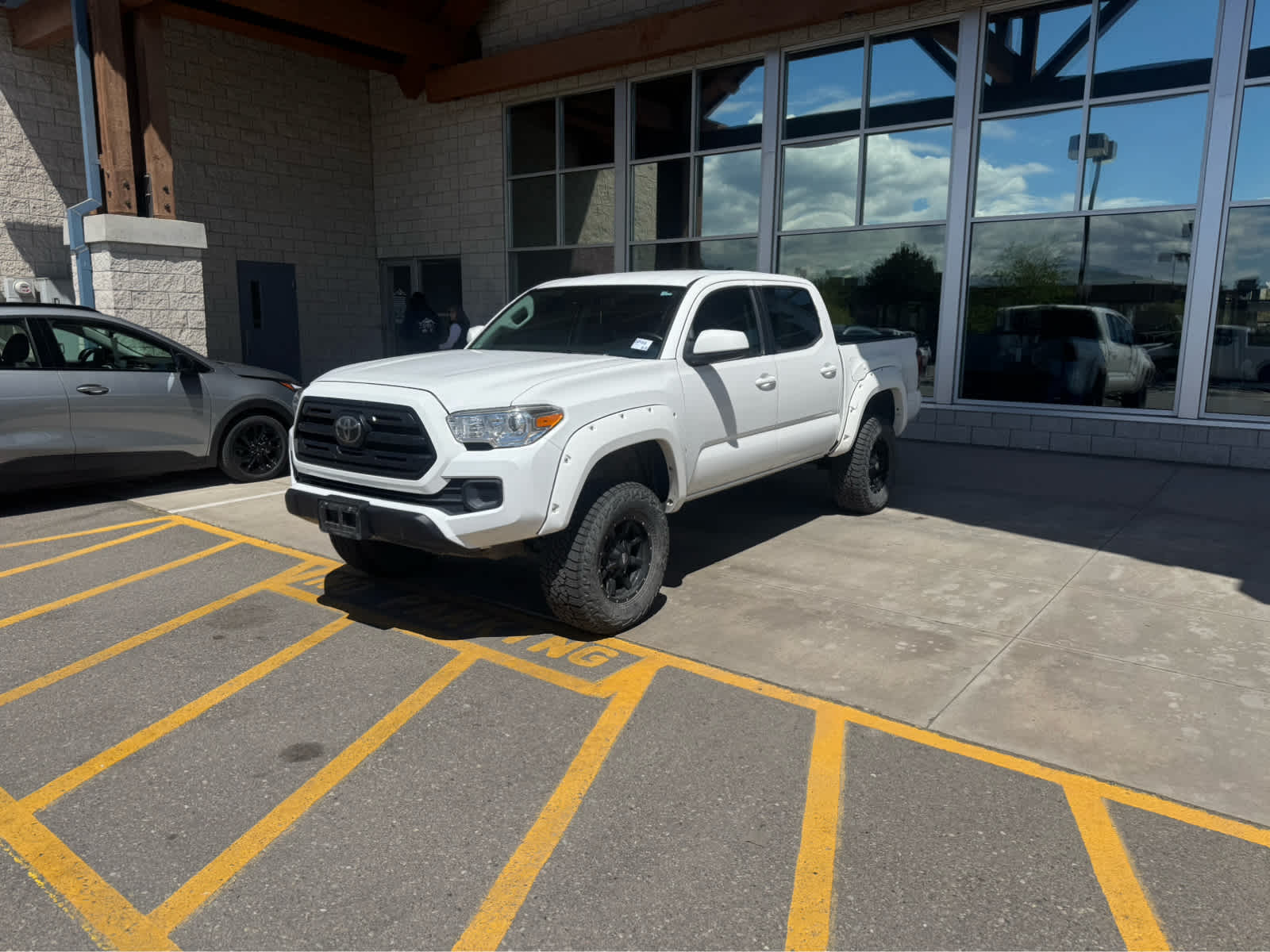 2018 Toyota Tacoma SR Double Cab 4x4 V6 Auto Short Bed's photo