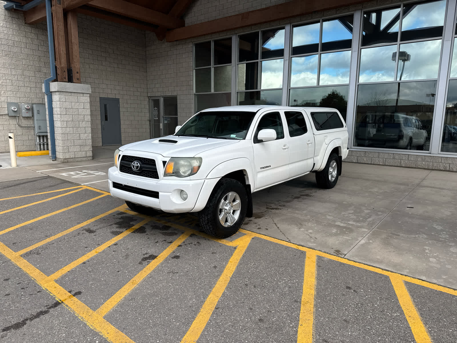 2011 Toyota Tacoma 4WD Double LB V6 AT (Natl)