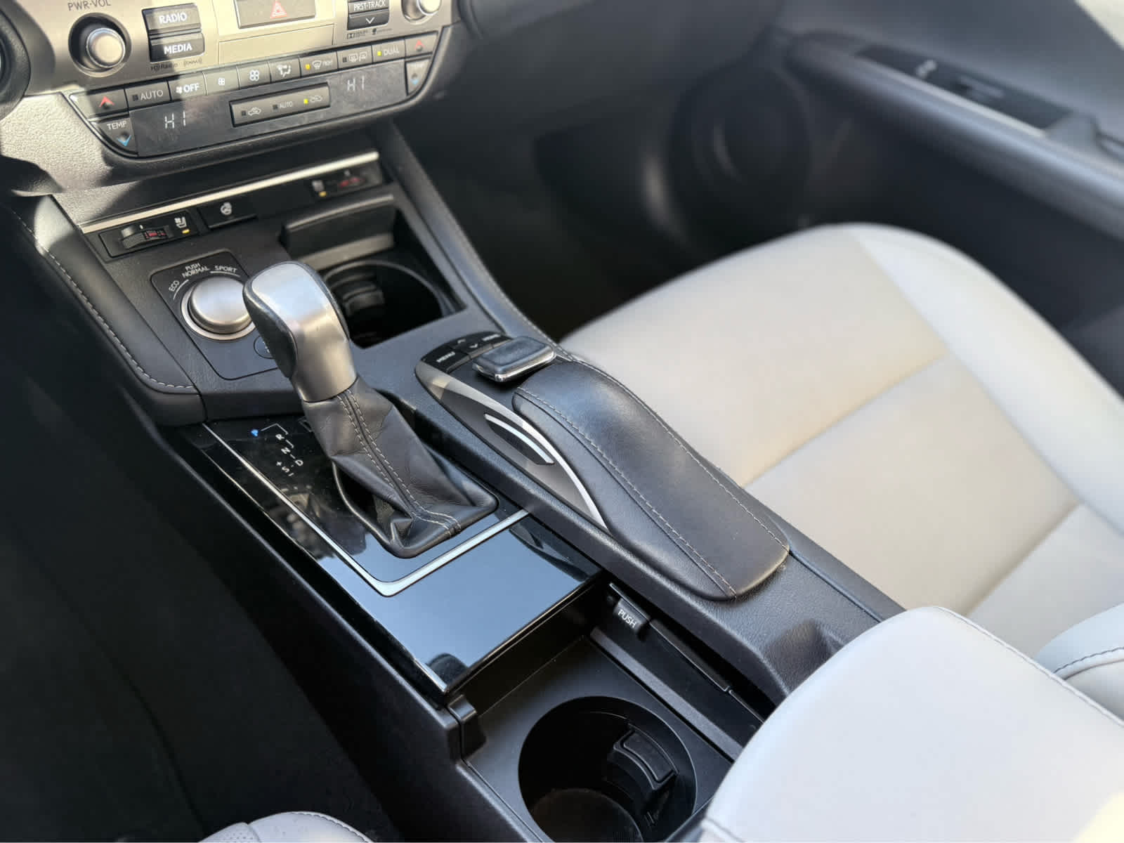 2016 Lexus ES 350 4dr Sdn