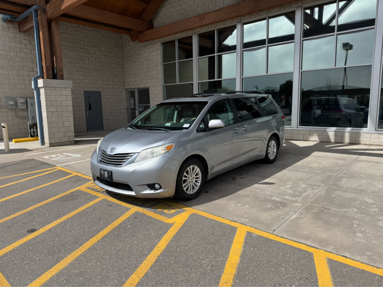 2013 Toyota Sienna XLE AAS