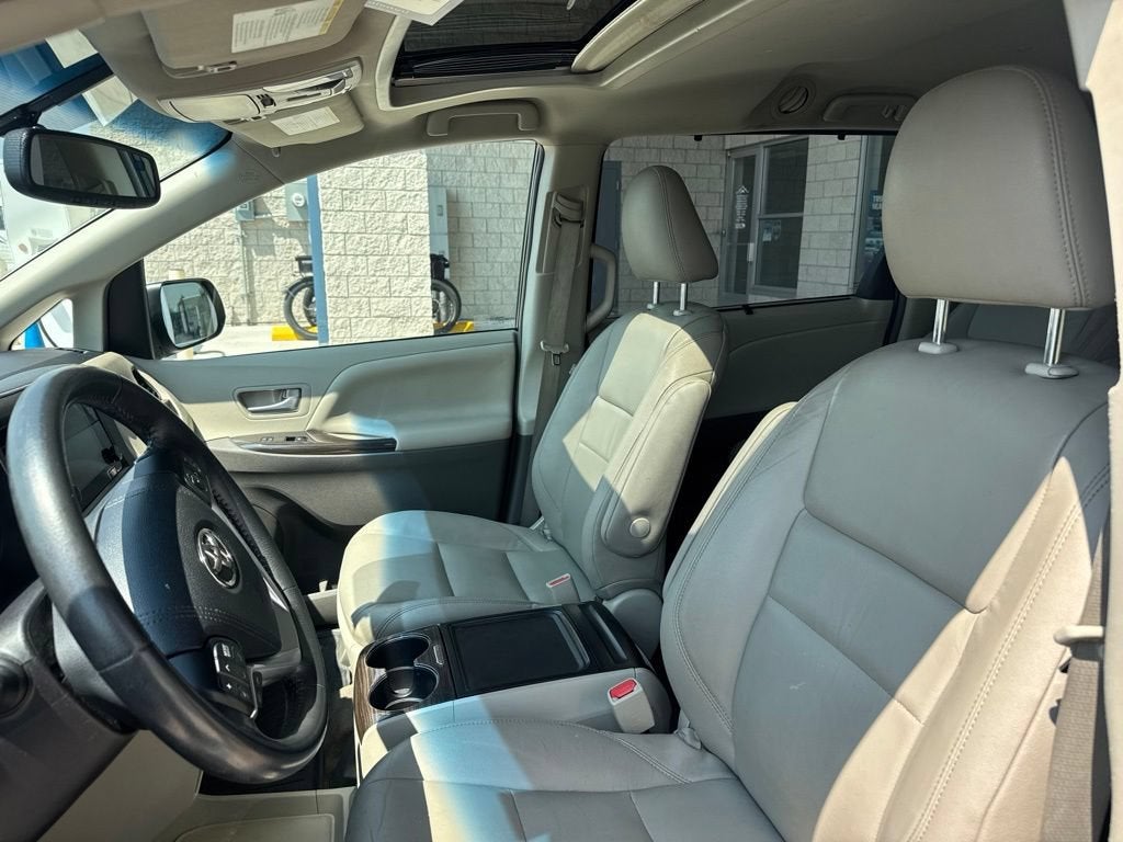 2017 Toyota Sienna XLE 8 Passenger