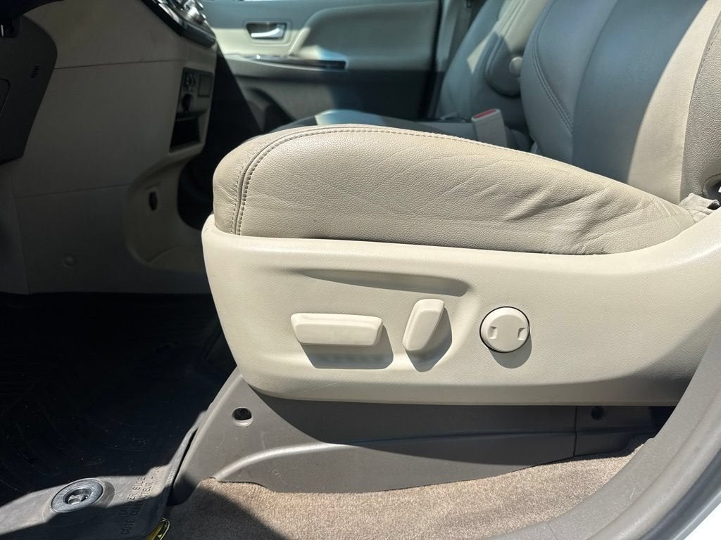 2017 Toyota Sienna XLE 8 Passenger