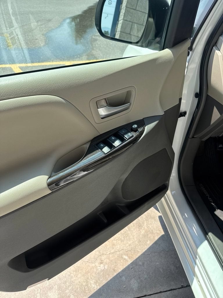 2017 Toyota Sienna XLE 8 Passenger