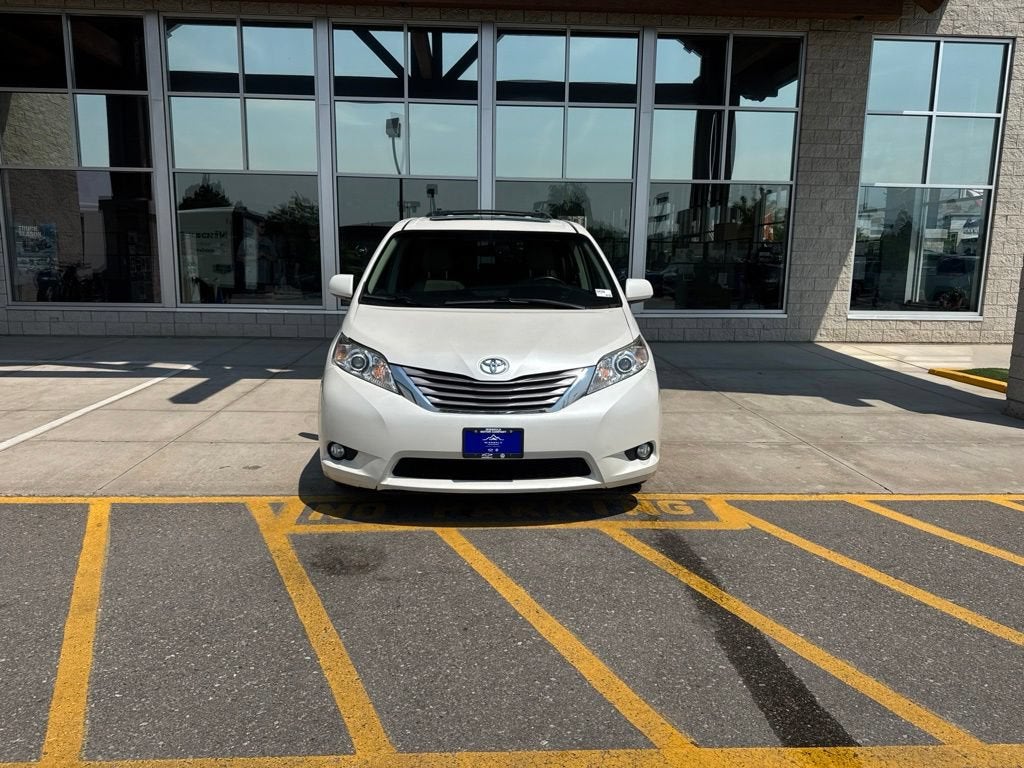 2017 Toyota Sienna XLE 8 Passenger