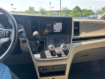 2017 Toyota Sienna XLE 8 Passenger