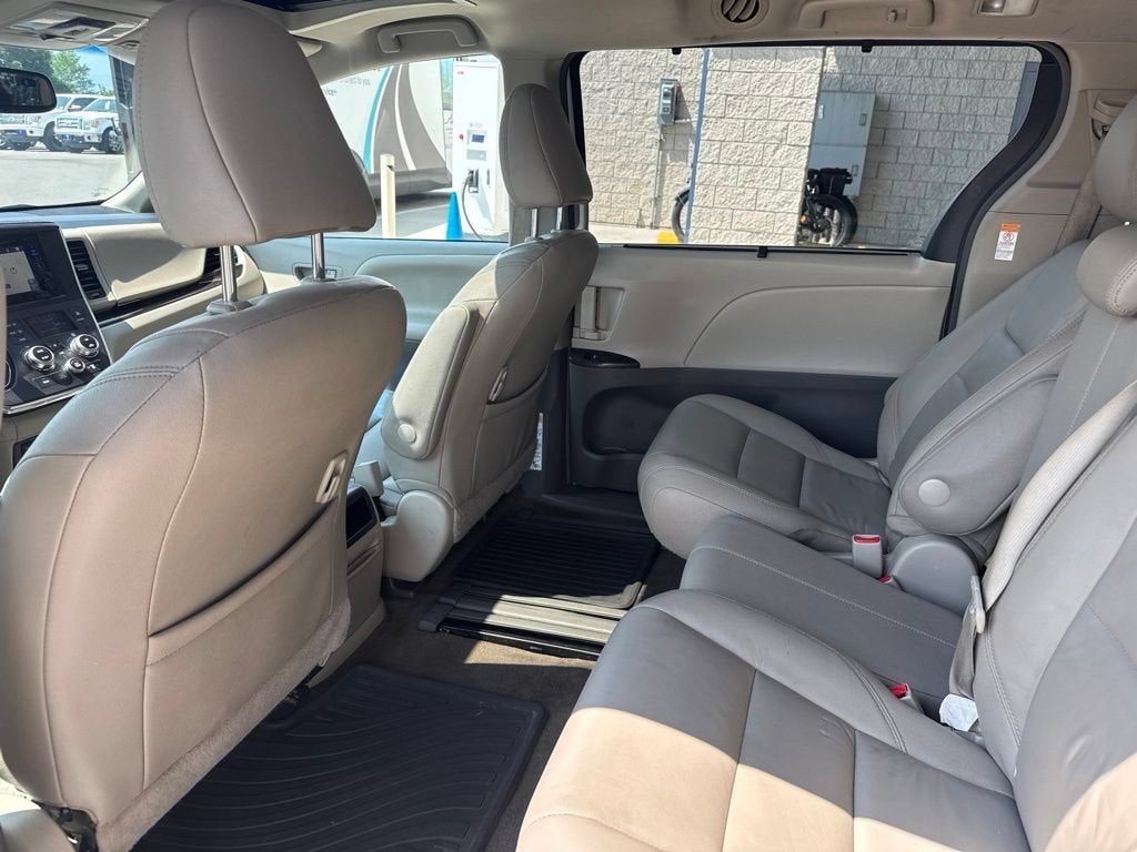 2017 Toyota Sienna XLE 8 Passenger