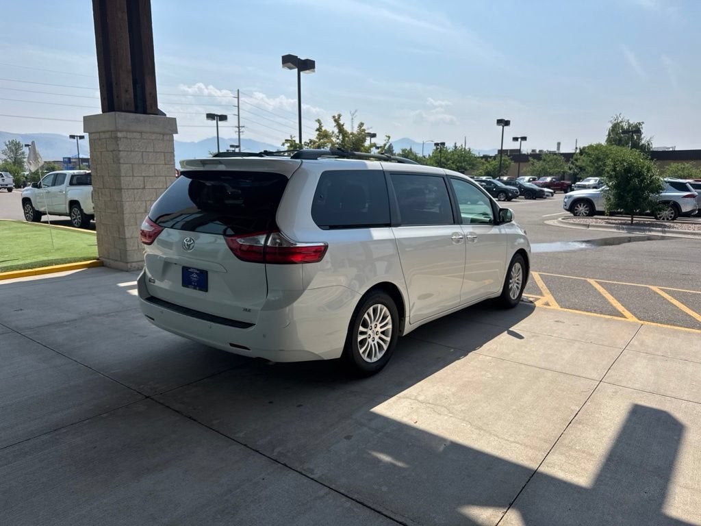 2017 Toyota Sienna XLE 8 Passenger