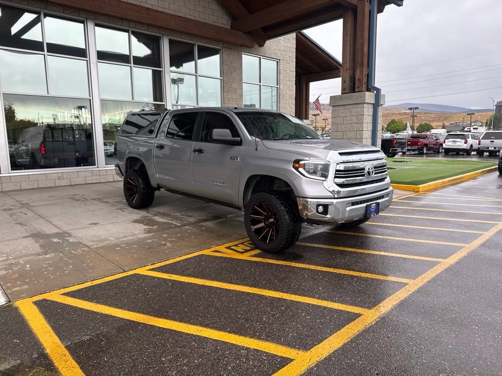 2016 Toyota Tundra SR5 5.7L V8