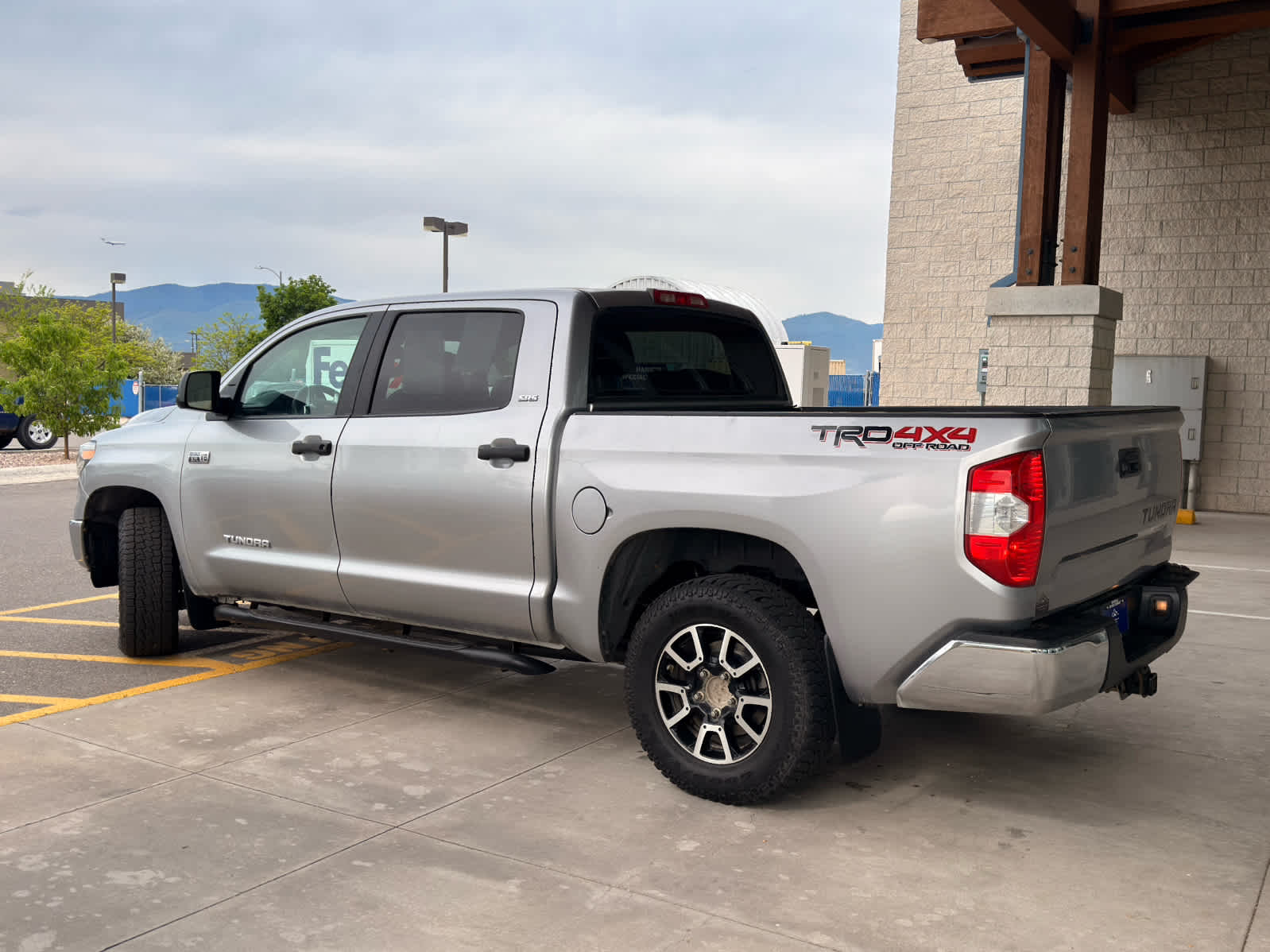 2018 Toyota Tundra SR5 5.7L V8