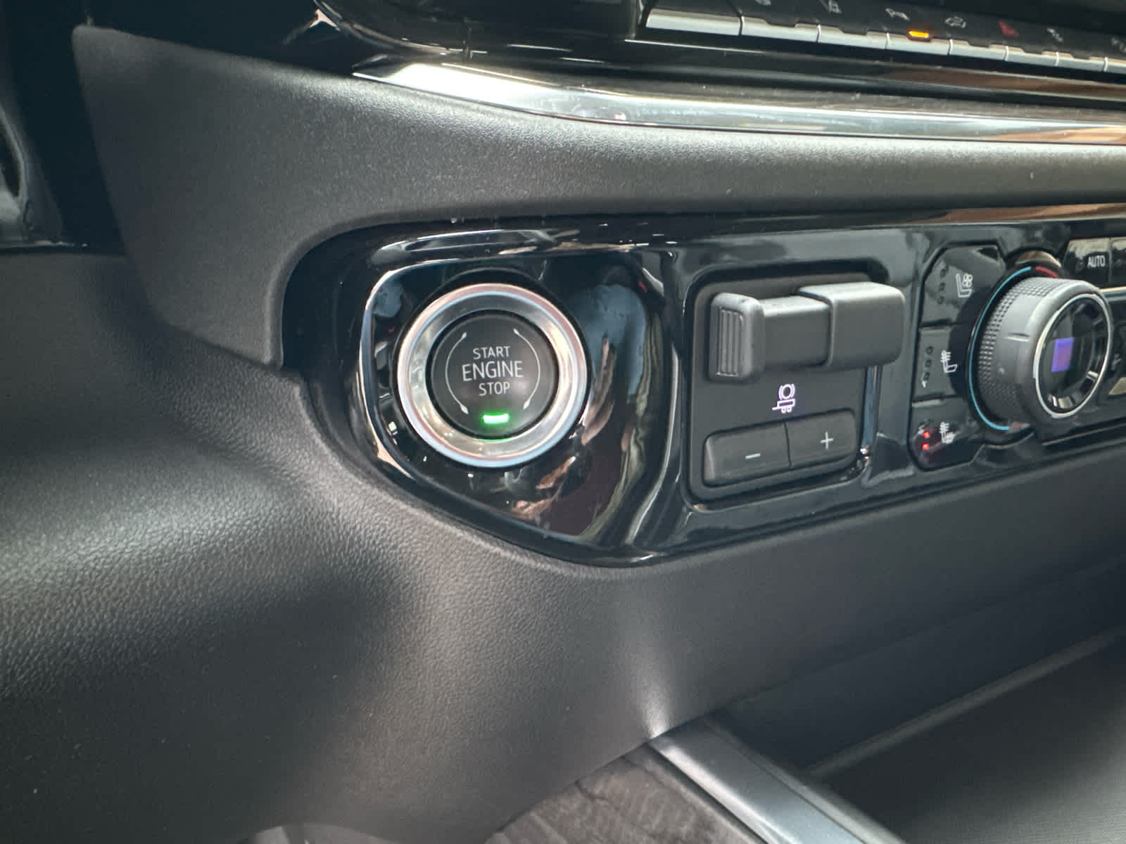 2025 Chevrolet Silverado 3500HD LTZ