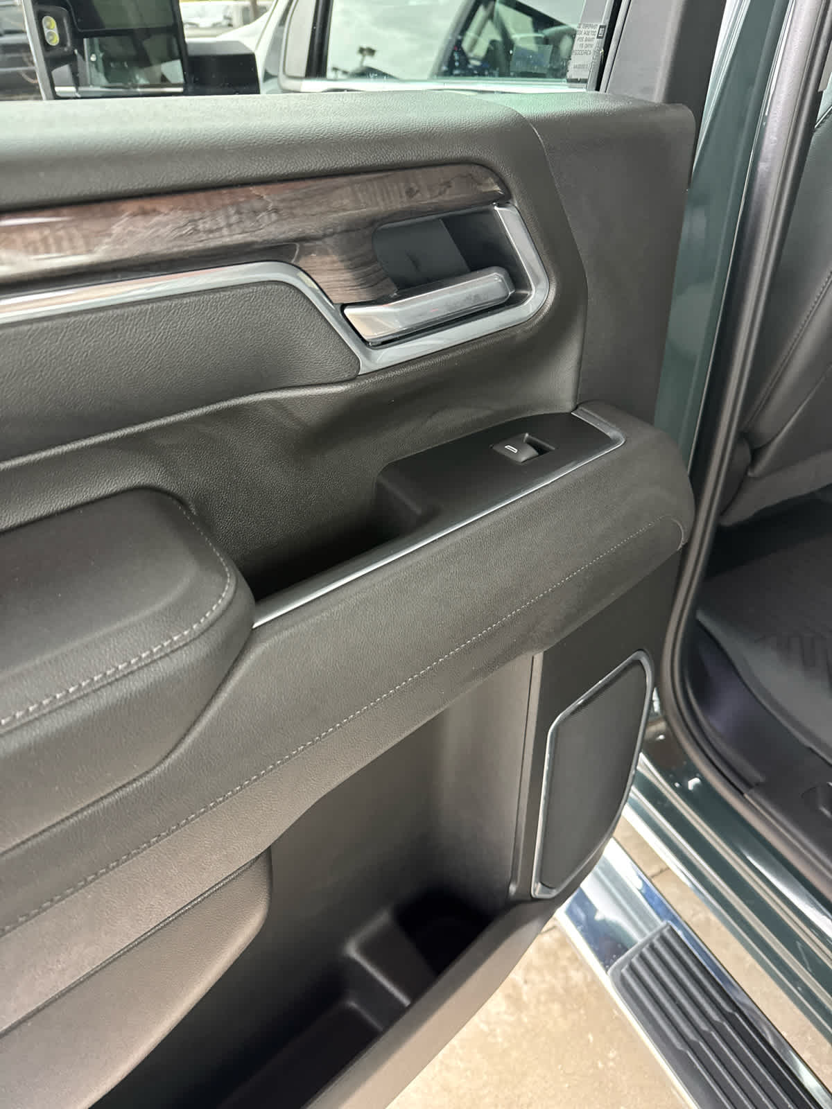 2025 Chevrolet Silverado 3500HD LTZ