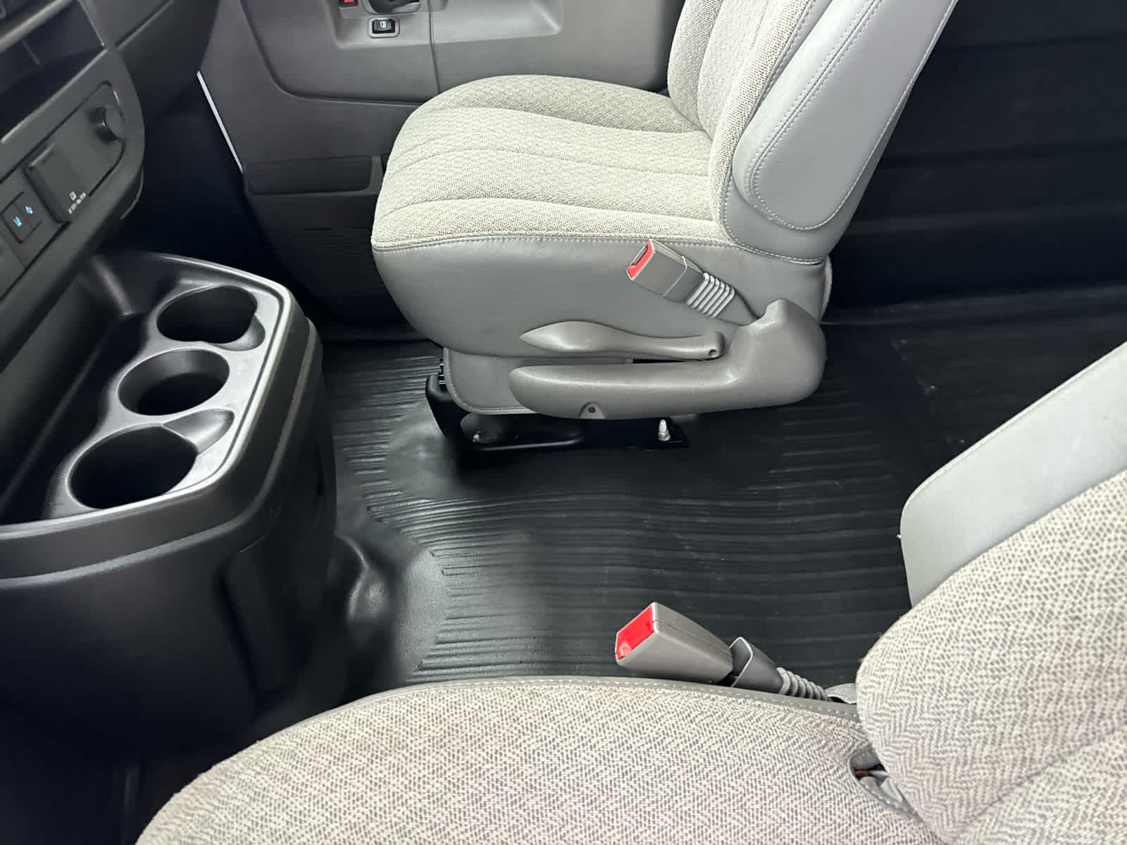 2024 Chevrolet Express RWD 2500 135"